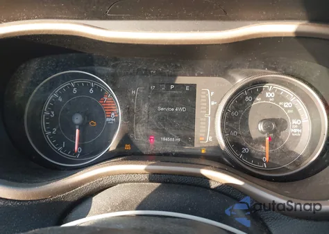 2016 Jeep Cherokee Latitude z USA, uszkodzony, nr VIN 1C4PJMCS7GW335098